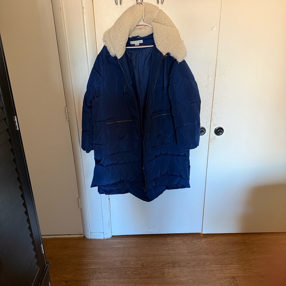Larry Levine Navy Puffer Jacket with Cream Collar
